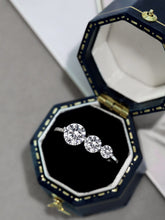 Anello Con Tre Zirconi Scintillanti Taglio Rotondo In S925
