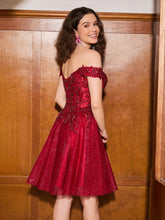 Abito In Tulle Con Corpetto A Corsetto Decorato E Spalle Scoperte Borgogna