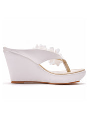Sandali Zeppa Decorati Con Fiori E Flip Flop