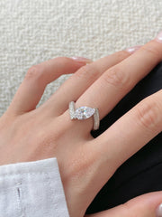 Anello Nuziale In Argento Sterling 925 Con Pietra Preziosa Bianca Taglio A Pera E Ghiaccio Tritato