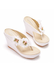 Sandali Zeppa Decorati Con Fiori E Flip Flop