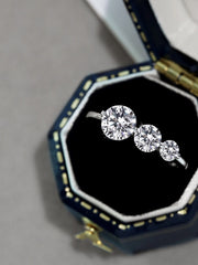 Anello Con Tre Zirconi Scintillanti Taglio Rotondo In S925