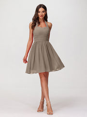 Abito corto in chiffon con scollo all'americana e cuore Tortora