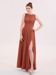Abito in Pizzo e Chiffon Scollo Illusion con Spacco Ruggine