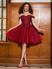 Abito In Tulle Con Corpetto A Corsetto Decorato E Spalle Scoperte Borgogna